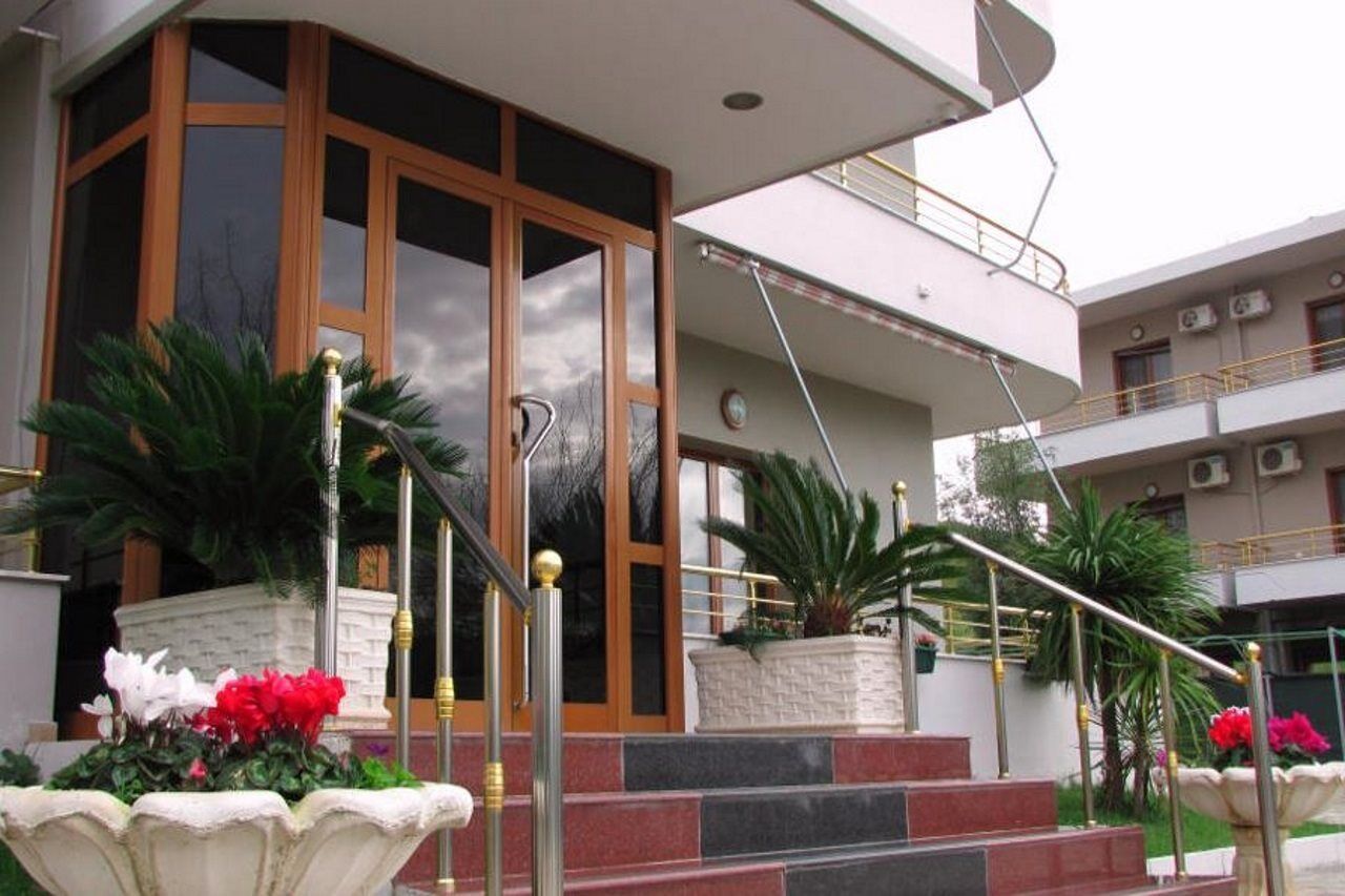 Hotel Denta Radhimë Exteriér fotografie